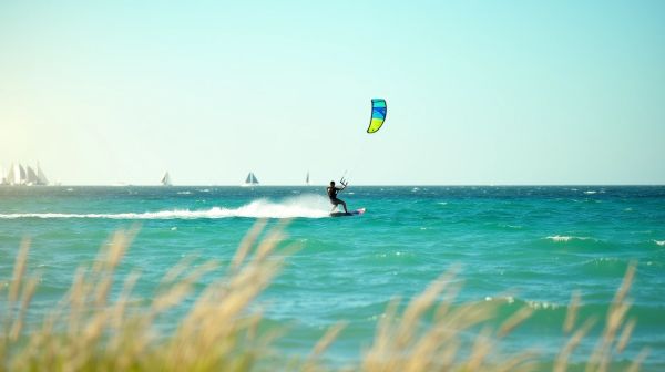 Kitesurf : pourquoi ce sport nautique peut surpasser vos attentes